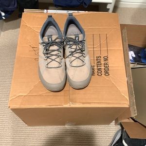 On Running canvas shoes, khaki